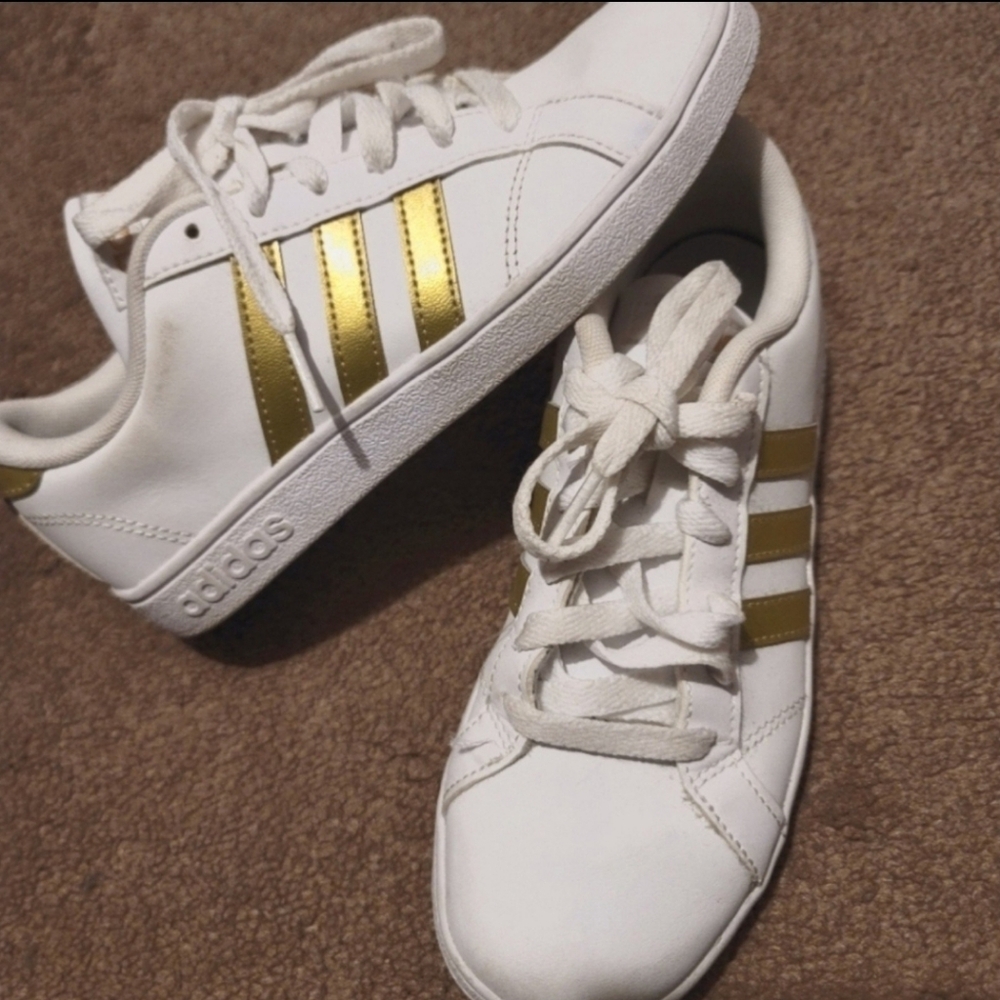 Kids/girls Adidas size 3 big kids